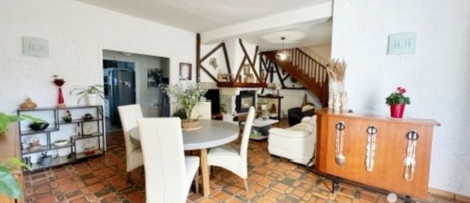 Traditional house 5 rooms of 157 m² in Bernadets (64160)