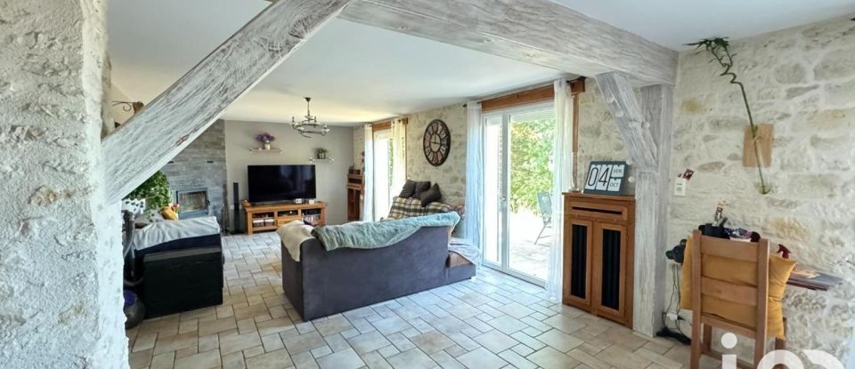 Maison 4 pièces de 129 m² à Beton-Bazoches (77320)