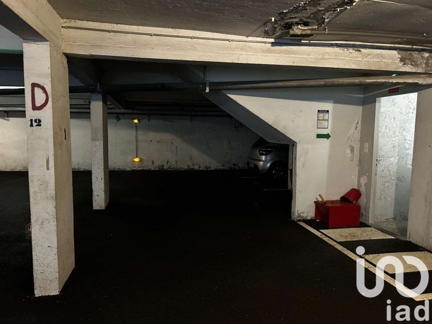 Parking/garage/box de 12 m² à Saint-Denis (97400)