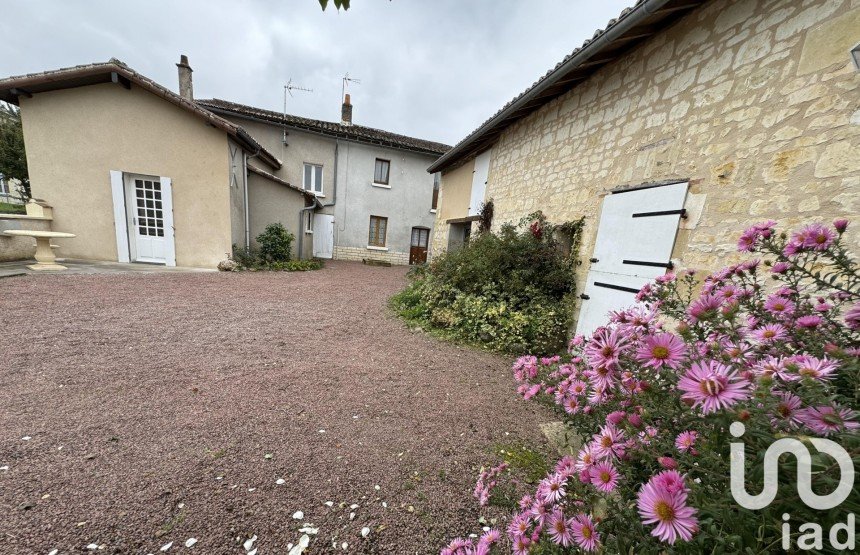 House 6 rooms of 146 m² in Vézières (86120)