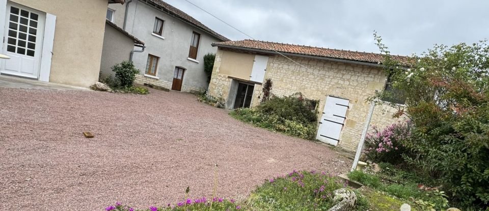 Maison 6 pièces de 146 m² à Vézières (86120)