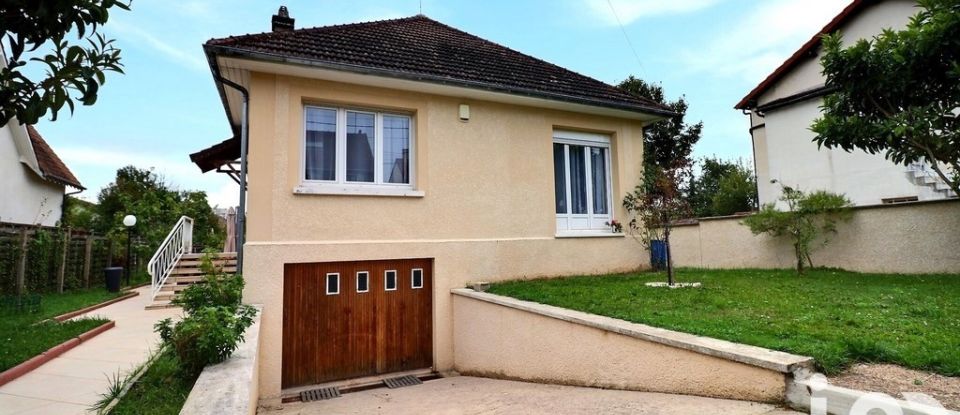 Traditional house 6 rooms of 125 m² in Dammarie-les-Lys (77190)