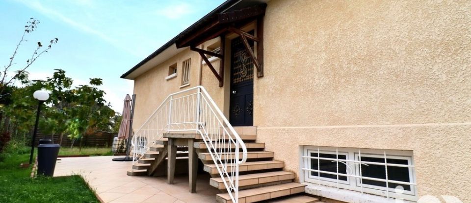 Traditional house 6 rooms of 125 m² in Dammarie-les-Lys (77190)