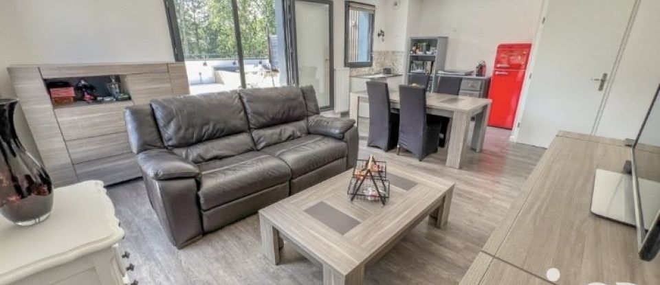 Appartement 4 pièces de 82 m² à Le Mesnil-Saint-Denis (78320)