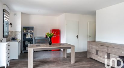 Apartment 4 rooms of 82 m² in Le Mesnil-Saint-Denis (78320)