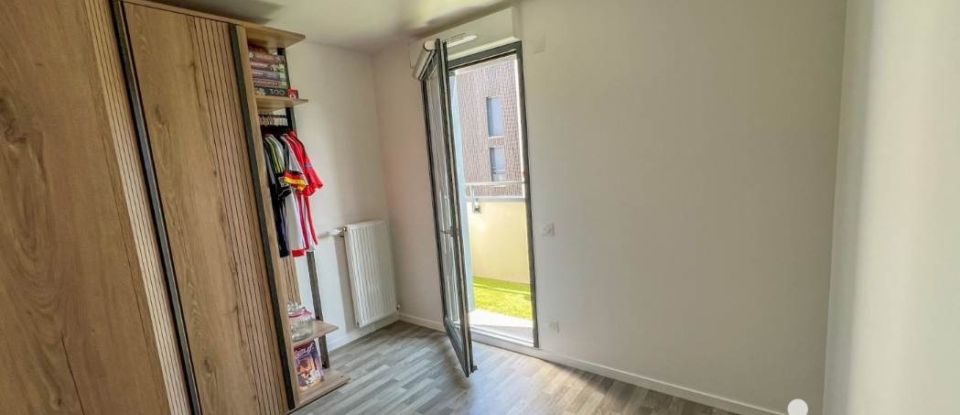 Appartement 4 pièces de 82 m² à Le Mesnil-Saint-Denis (78320)