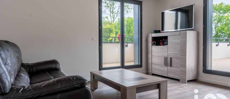 Apartment 4 rooms of 82 m² in Le Mesnil-Saint-Denis (78320)