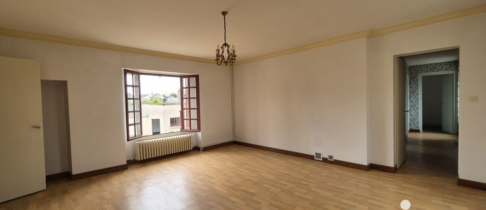 House 8 rooms of 177 m² in Montreuil-Bellay (49260)