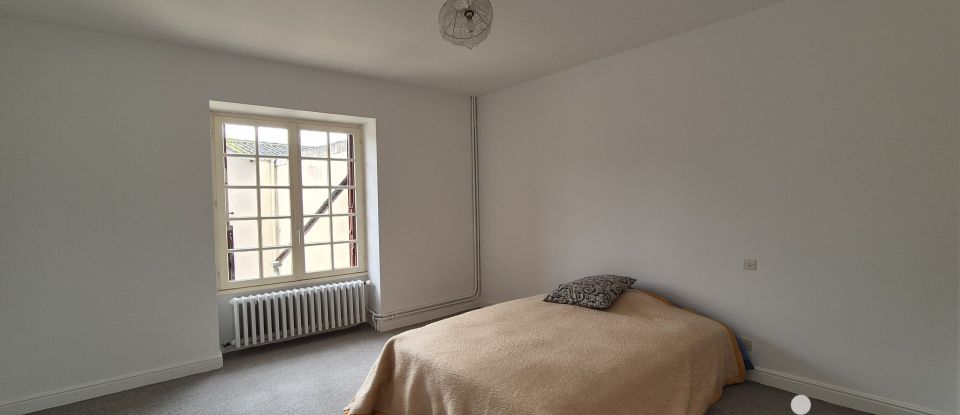 Maison 8 pièces de 177 m² à Montreuil-Bellay (49260)