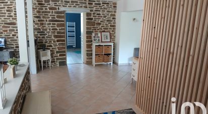 Maison 9 pièces de 240 m² à Folligny (50320)