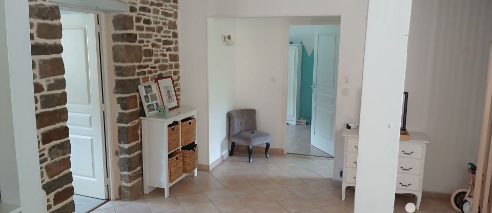 House 9 rooms of 240 m² in Folligny (50320)