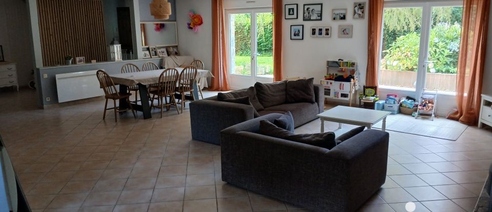 House 9 rooms of 240 m² in Folligny (50320)