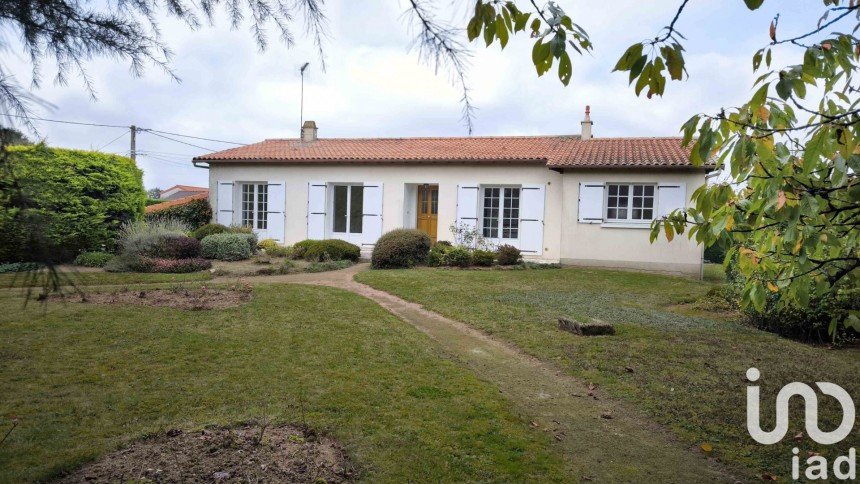 Pavillon 6 pièces de 114 m² à Maulévrier (49360)