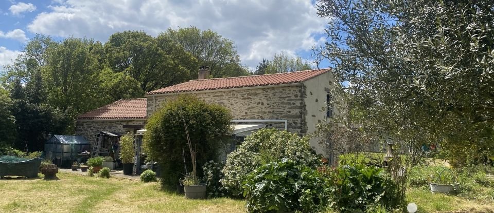 Maison de campagne 4 pièces de 99 m² à Maché (85190)