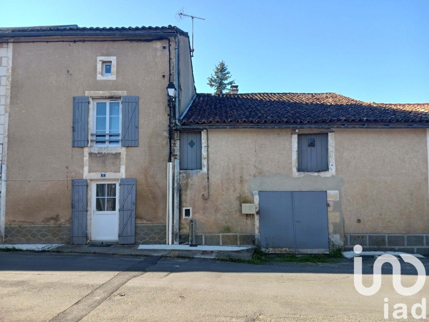 House 3 rooms of 96 m² in Saint-Maurice-la-Clouère (86160)