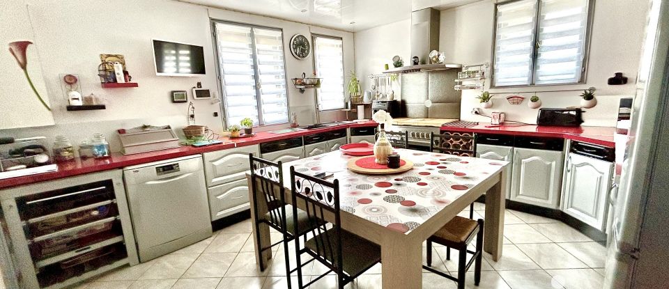 Village house 6 rooms of 155 m² in Fouchères (89150)