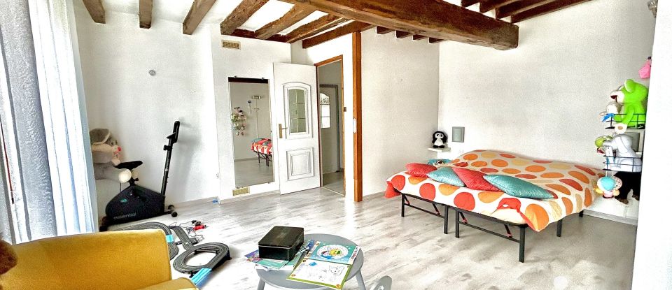 Village house 6 rooms of 155 m² in Fouchères (89150)