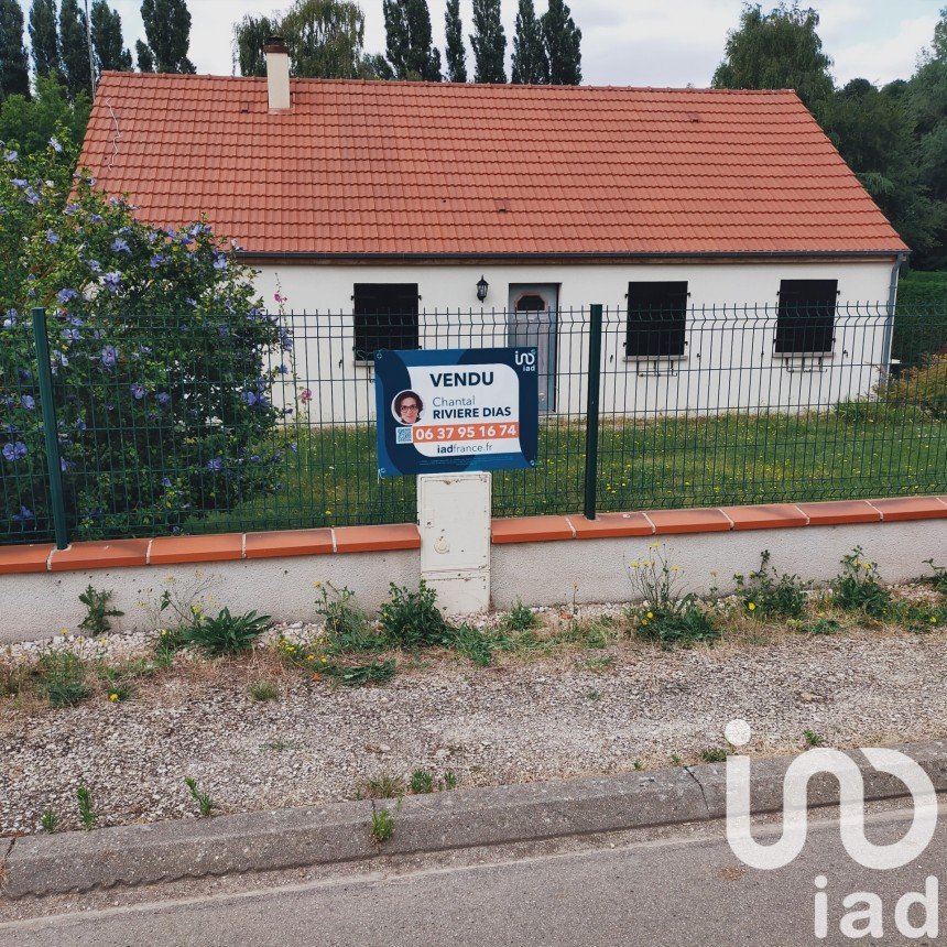 Maison traditionnelle 4 pièces de 88 m² à Baccon (45130)