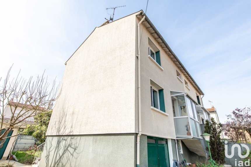 House 4 rooms of 76 m² in Chilly-Mazarin (91380)