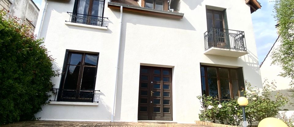 Traditional house 6 rooms of 143 m² in Sceaux (92330)