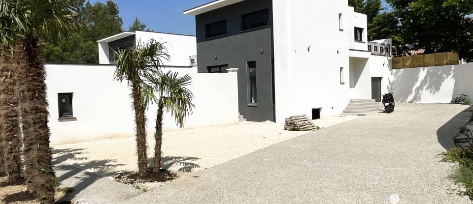 Maison 8 pièces de 273 m² à Saint-Nazaire (30200)