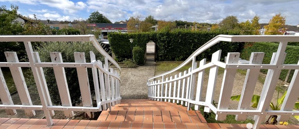 Maison traditionnelle 6 pièces de 140 m² à Fontaine-le-Comte (86240)