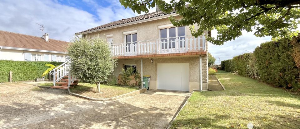 Maison traditionnelle 6 pièces de 140 m² à Fontaine-le-Comte (86240)