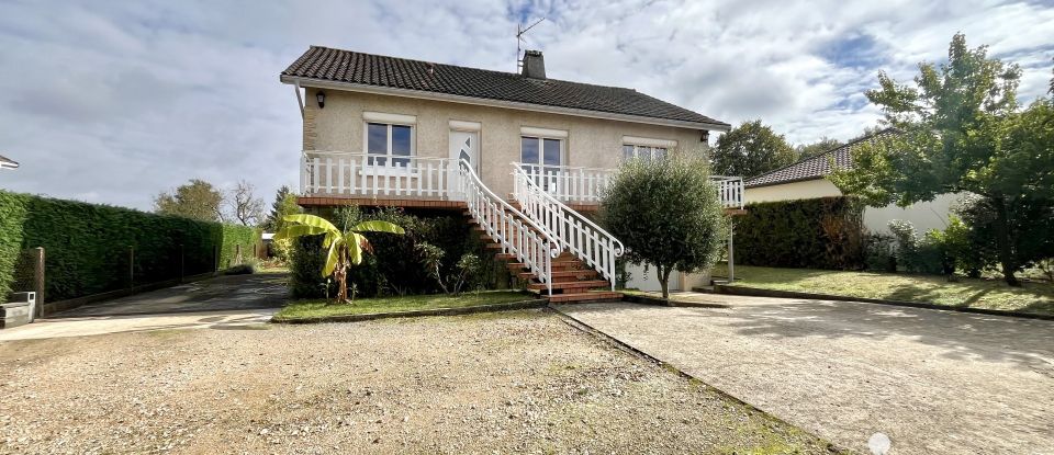 Traditional house 6 rooms of 140 m² in Fontaine-le-Comte (86240)