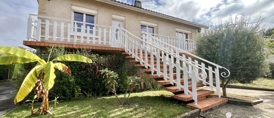 Maison traditionnelle 6 pièces de 140 m² à Fontaine-le-Comte (86240)