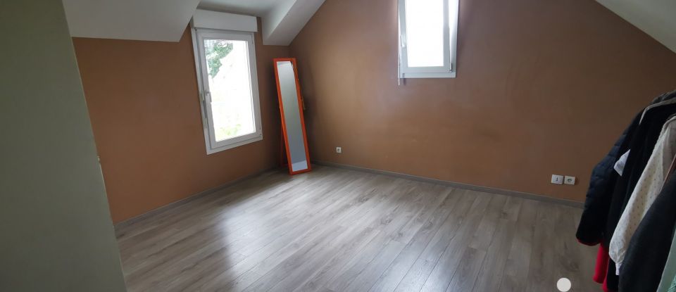 House 4 rooms of 130 m² in Lombron (72450)