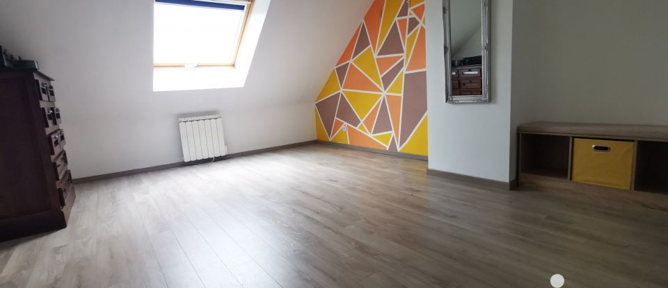 House 4 rooms of 130 m² in Lombron (72450)