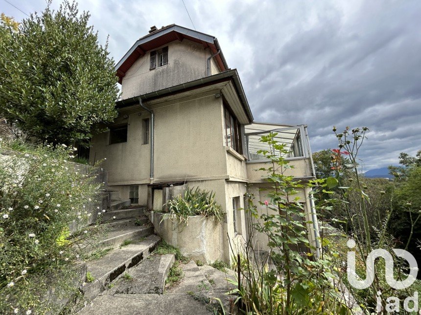 Maison traditionnelle 9 pièces de 200 m² à Saint-Martin-le-Vinoux (38950)