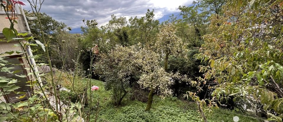 Maison traditionnelle 9 pièces de 200 m² à Saint-Martin-le-Vinoux (38950)