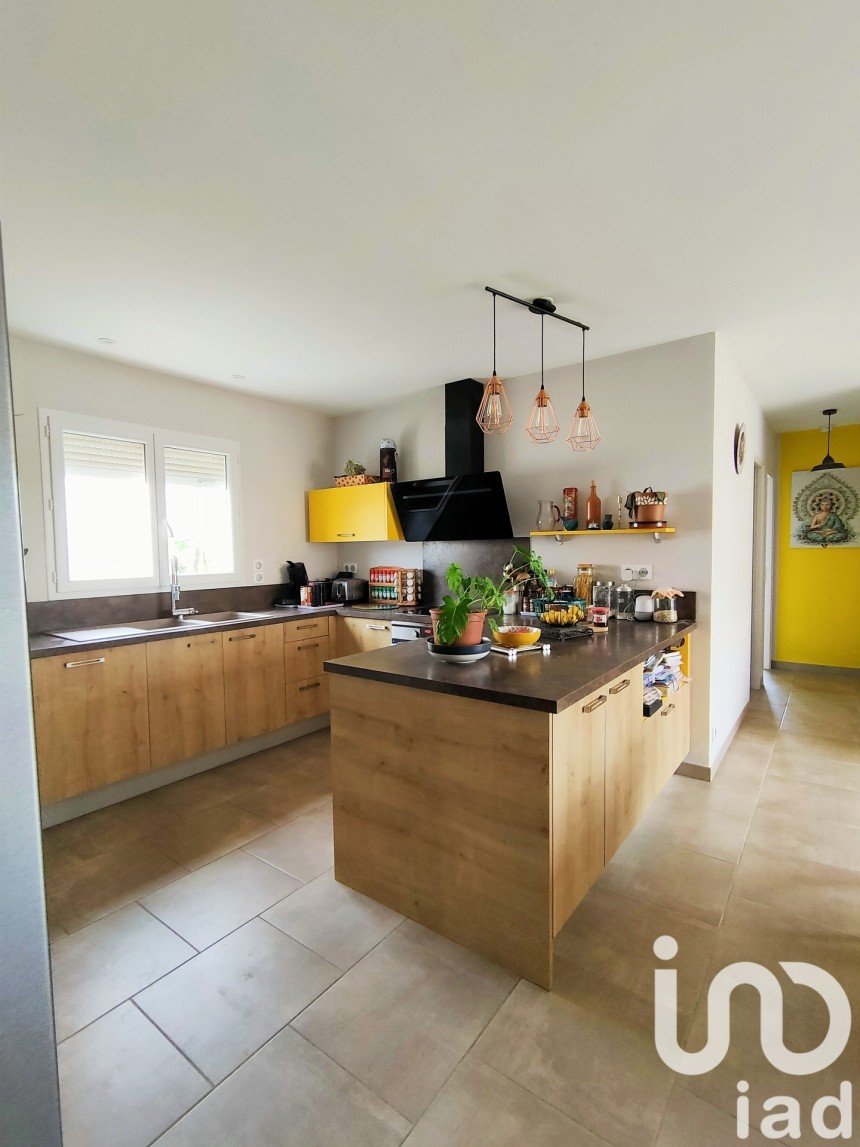 Maison 5 pièces de 110 m² à Tourbes (34120)