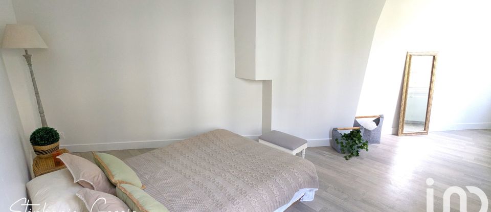 Appartement 3 pièces de 65 m² à Paris (75018)