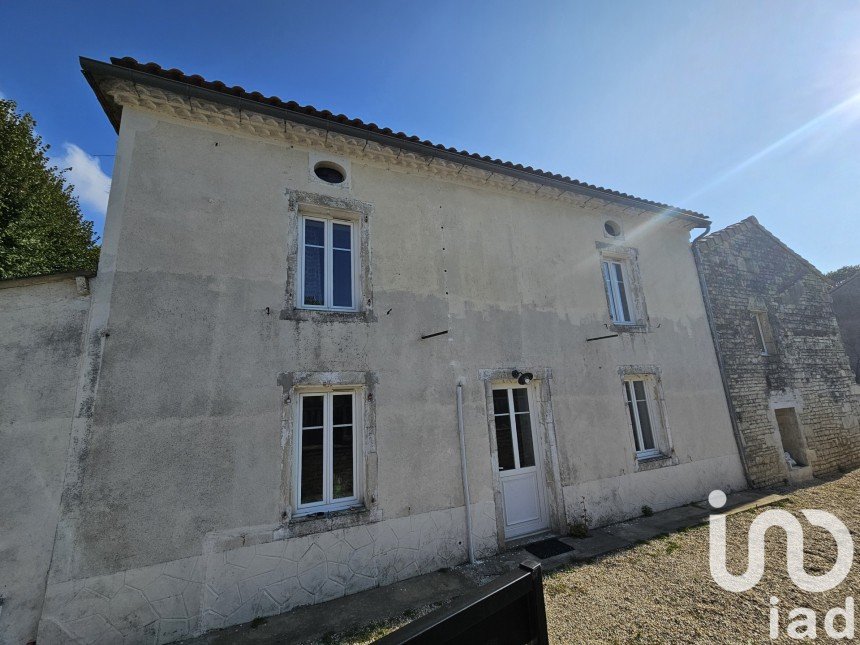 Maison de village 4 pièces de 147 m² à Villognon (16230)