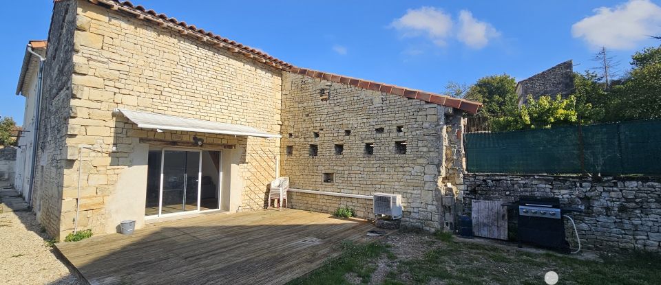 Maison de village 4 pièces de 147 m² à Villognon (16230)