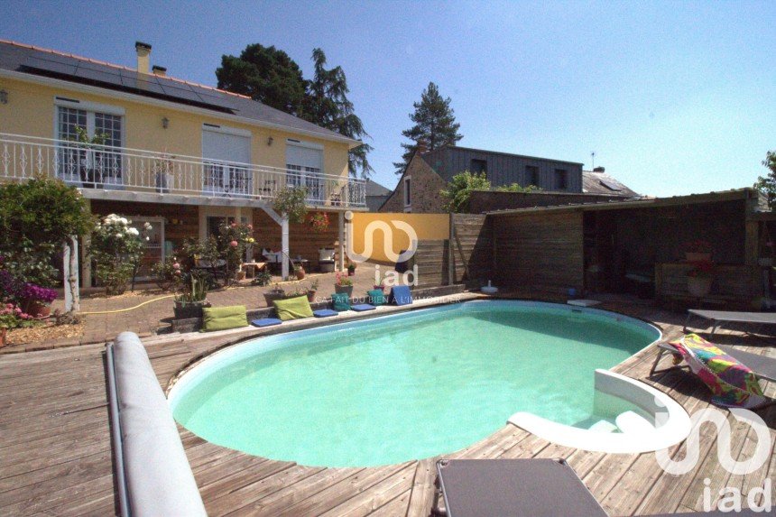 House 7 rooms of 140 m² in Couëron (44220)