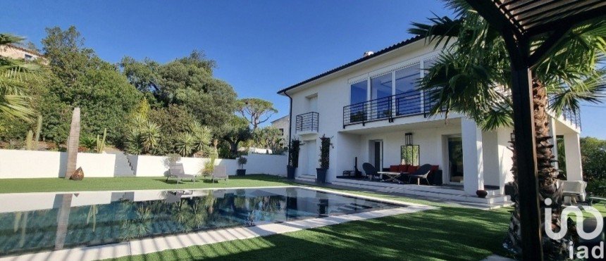 Traditional house 6 rooms of 185 m² in Fréjus (83370)