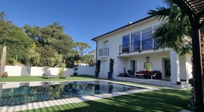 House 6 rooms of 185 m² in Fréjus (83370)