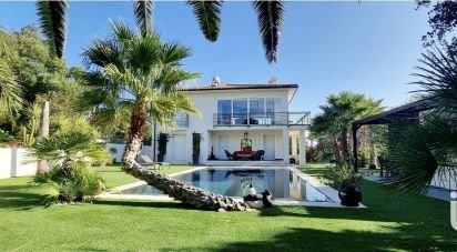 Traditional house 6 rooms of 185 m² in Fréjus (83370)