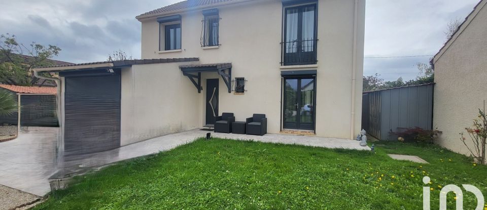 Maison traditionnelle 7 pièces de 133 m² à Corbeil-Essonnes (91100)