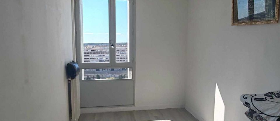 Appartement 4 pièces de 94 m² à Nîmes (30900)