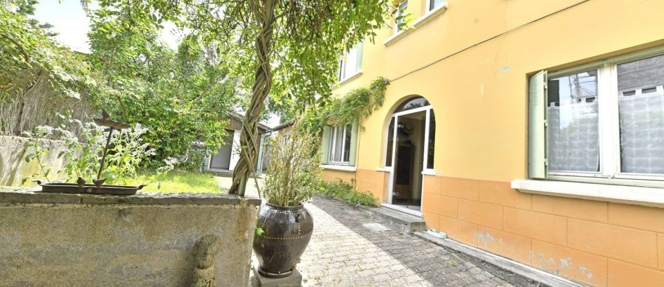 House 4 rooms of 135 m² in Riom (63200)