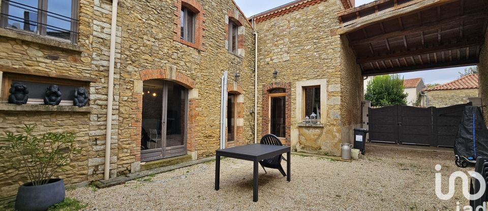 Traditional house 8 rooms of 218 m² in Sainte-Cécile (85110)