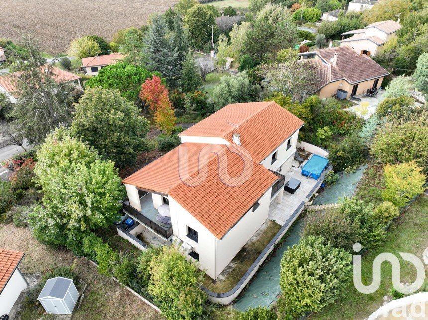 Maison traditionnelle 7 pièces de 196 m² à Castelginest (31780)