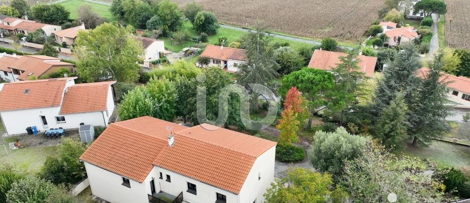 Traditional house 7 rooms of 196 m² in Castelginest (31780)