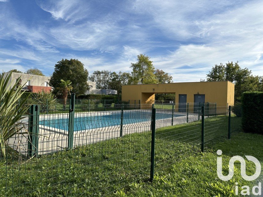 Maison traditionnelle 4 pièces de 86 m² à Ambarès-et-Lagrave (33440)