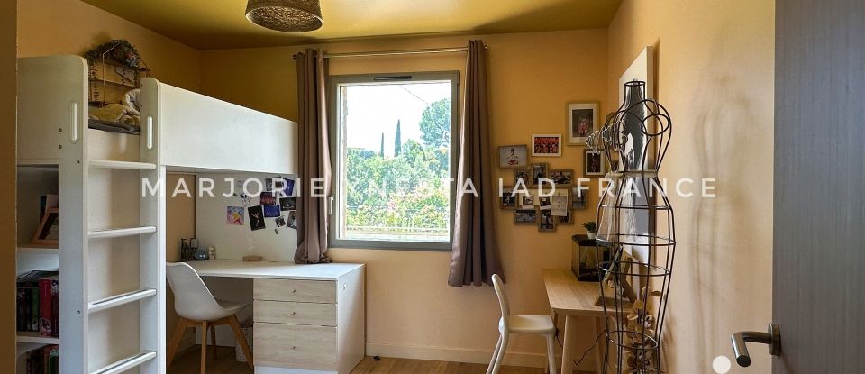 Maison 6 pièces de 165 m² à - (83330)