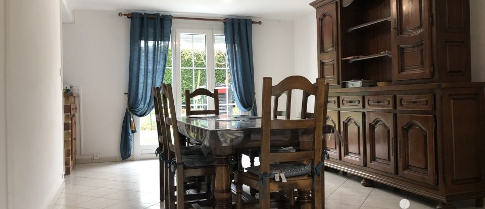 House 5 rooms of 105 m² in Saint-Pierre-lès-Nemours (77140)